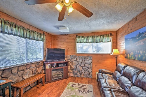 Cabin with Mtn Views - 5 Mi to Mueller State Park! image 20