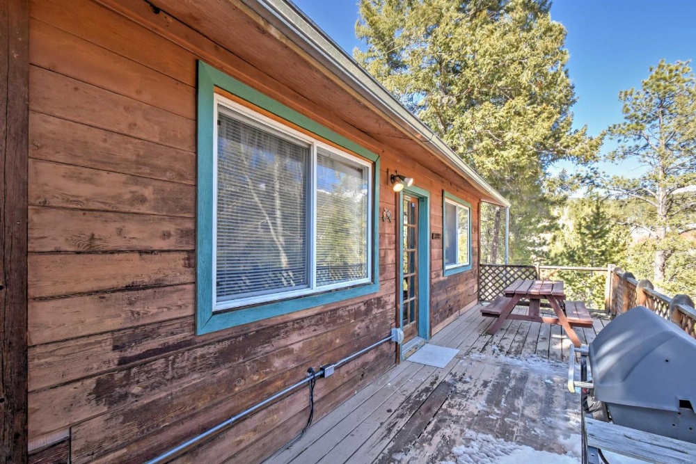 Cabin with Mtn Views - 5 Mi to Mueller State Park!